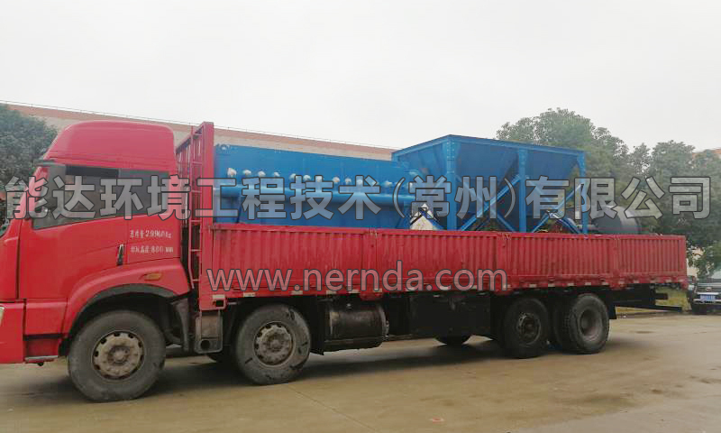 防爆除塵設備裝車完畢準備發(fā)貨